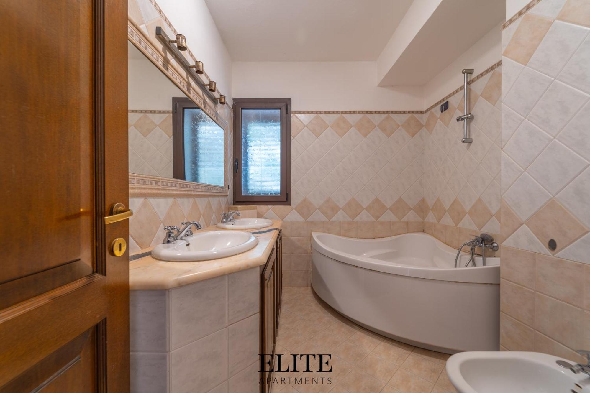 B&B My Home Al Centro Di Olbia Exteriör bild